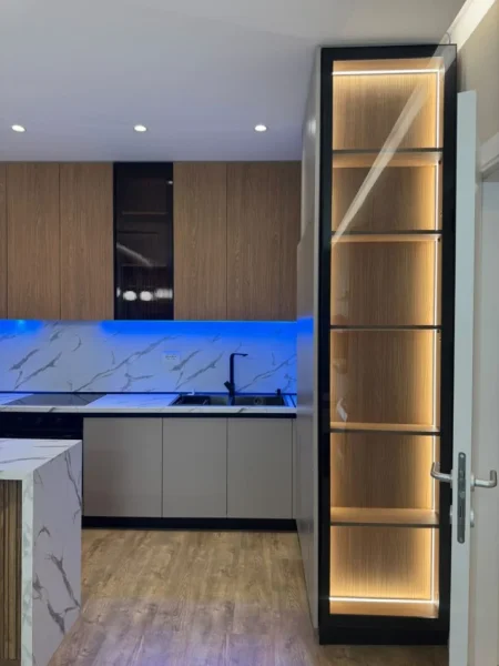 Tirane, jepet me qera apartament 1+1 Kati 3, 84 m² 750 € (Laprake)