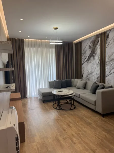 Tirane, jepet me qera apartament 1+1 Kati 3, 84 m² 750 € (Laprake)