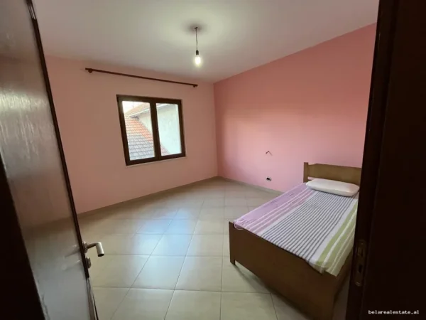 Tirane, jepet me qera Vile 2+1 Kati 2, 95 m² 520 € (Prane Shkolles Mbrekullia)