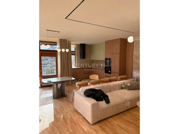 Tirane, jepet me qera apartament 2+1+Ballkon Kati 8, 135 m² 1.300 € (kopshti botanik)