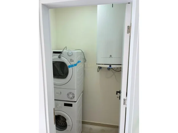 Tirane, jepet me qera apartament 2+1+Ballkon Kati 8, 135 m² 1.300 € (kopshti botanik)