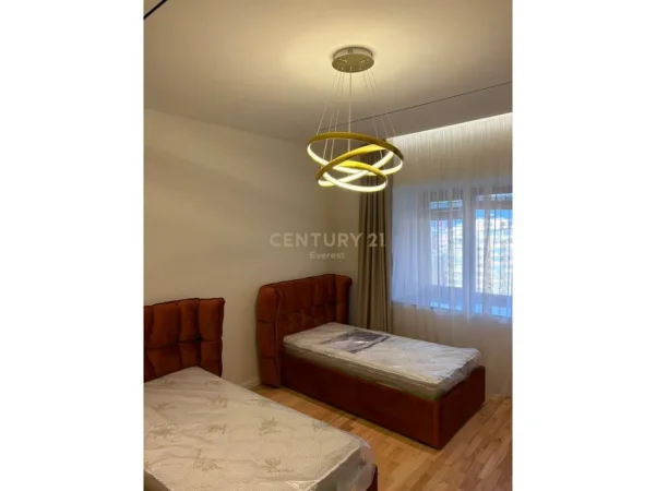 Tirane, jepet me qera apartament 2+1+Ballkon Kati 8, 135 m² 1.300 € (kopshti botanik)