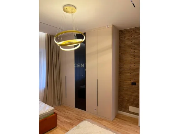 Tirane, jepet me qera apartament 2+1+Ballkon Kati 8, 135 m² 1.300 € (kopshti botanik)
