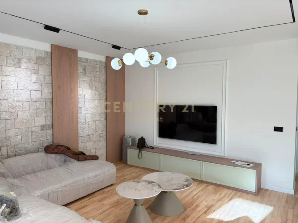 Tirane, jepet me qera apartament 2+1+Ballkon Kati 8, 135 m² 1.300 € (kopshti botanik)