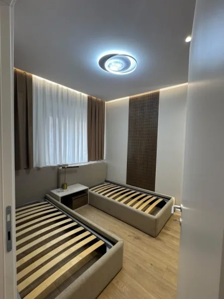 Tirane, shitet apartament 3+1 Kati 4, 142 m² 314.000 € (Laprake)