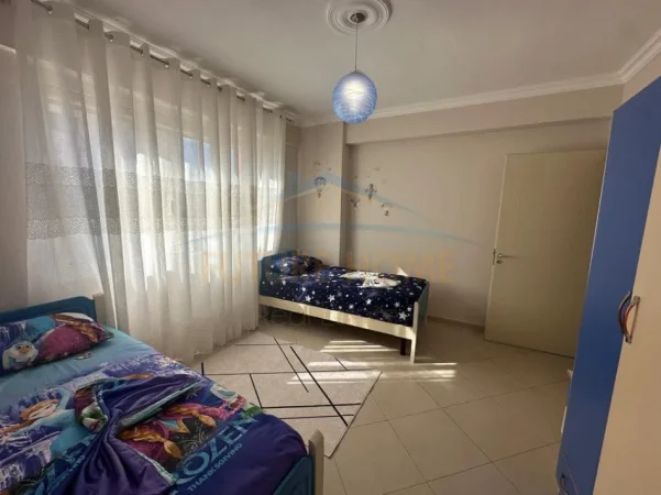 Tirane, jepet me qera apartament 2+1 Kati 11, 126 m² 550 € (Malajziani, Kthesa Kamzes)