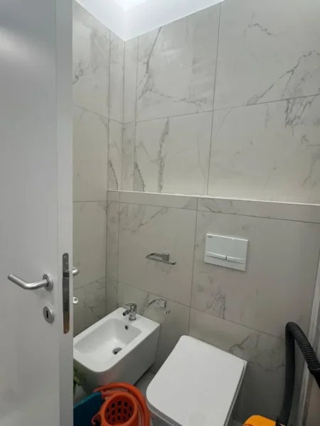 Tirane, shitet apartament 1+1 Kati 3, 84 m² 177.000 € (Laprake)