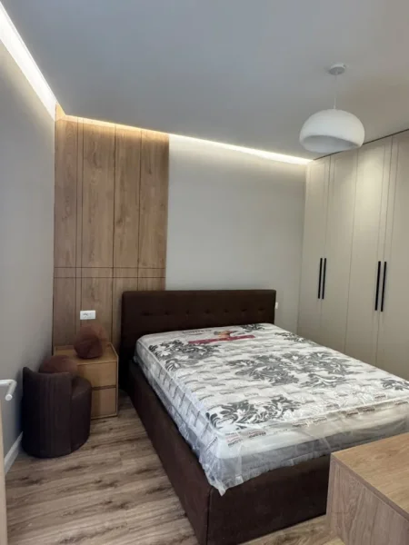 Tirane, jepet me qera apartament 1+1 Kati 4, 73 m² 750 € (Laprake)