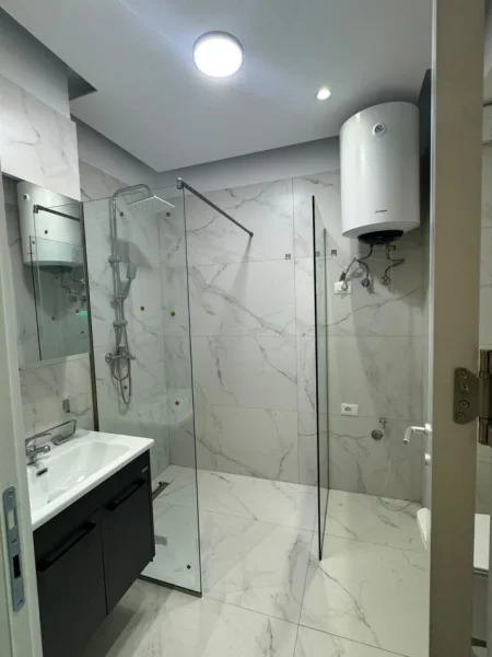 Tirane, jepet me qera apartament 1+1 Kati 3, 66 m² 650 € (Laprake)