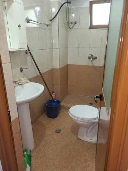 Tirane, jepet me qera apartament 1+1 Kati 2, 35 m² 260 € (Qendra Shëndetësore Qytet Studenti)