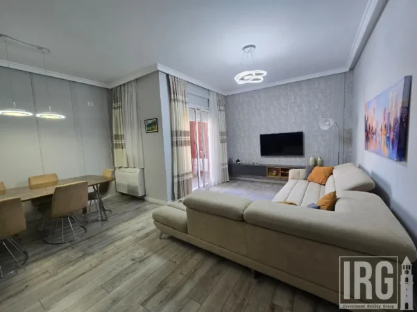Tirane, jepet me qera apartament 2+1+Aneks+Ballkon Kati 1, 100 m² 600 € (liqeni i thate , kopshti botanik)