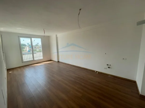 Tirane, shitet apartament 2+1+Ballkon Kati 1, 107 m² 88.000 € (Kamez)