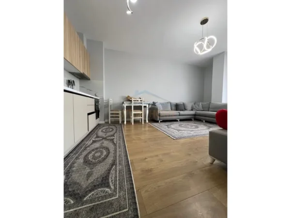 Tirane, shitet apartament 2+1+Ballkon Kati 6, 92 m² 174.800 € (Rruga e Dibres)