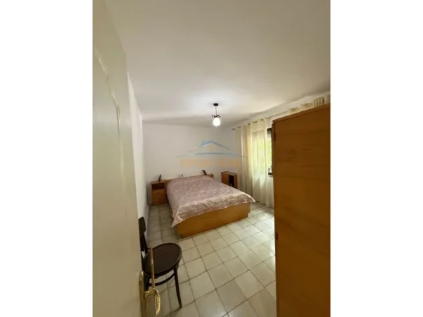 Tirane, shitet apartament 3+1+Ballkon Kati 1, 93 m² (Ali Demi)