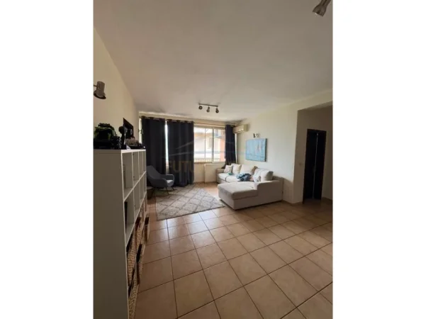 Tirane, jepet me qera Vile Vile 3 Katshe , 406 m² 2.000 € (Kodra e Priftit)