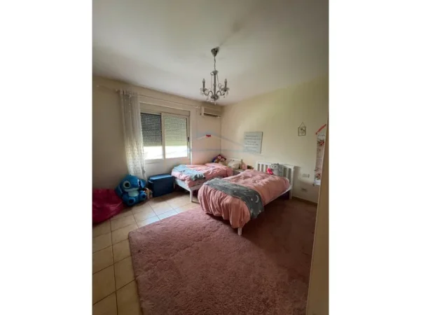 Tirane, jepet me qera Vile Vile 3 Katshe , 406 m² 2.000 € (Kodra e Priftit)