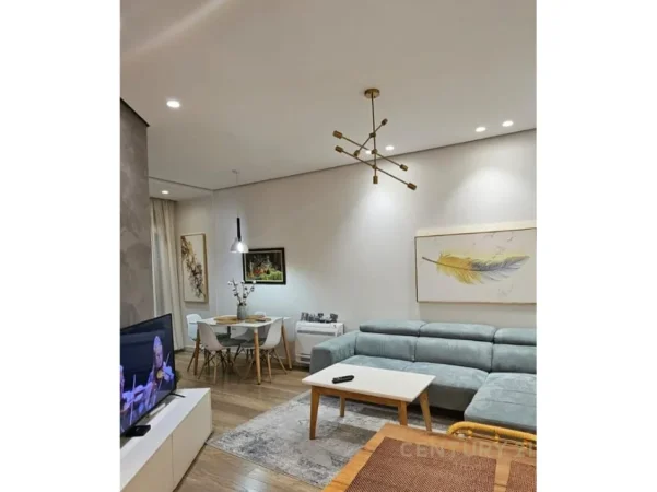 Tirane, jepet me qera apartament 1+1+Ballkon Kati 1, 60 m² 650 € (kopshti botanik)