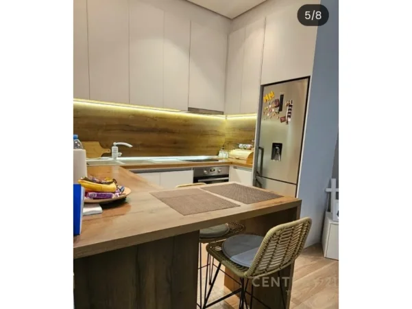 Tirane, jepet me qera apartament 1+1+Ballkon Kati 1, 60 m² 650 € (kopshti botanik)