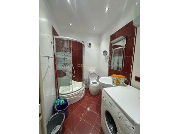 Tirane, jepet me qera apartament 2+1+Ballkon Kati 2, 150 m² 650 € (vasil shanto)