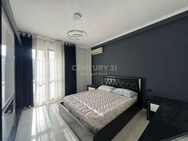 Tirane, jepet me qera apartament 2+1+Ballkon Kati 2, 150 m² 650 € (vasil shanto)