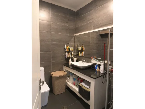 Tirane, jepet me qera apartament 1+1+Ballkon Kati 5, 75 m² 650 € (stadiumi dinamo)