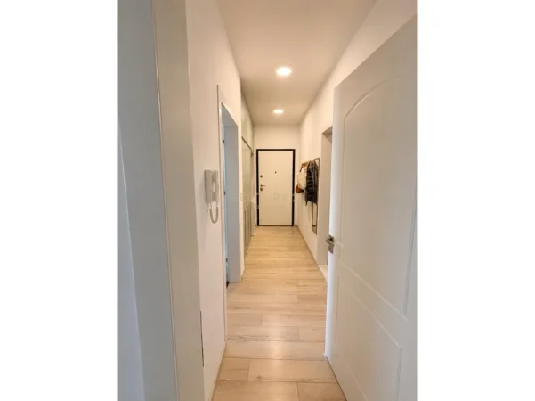 Tirane, jepet me qera apartament 1+1+Ballkon Kati 5, 75 m² 650 € (stadiumi dinamo)