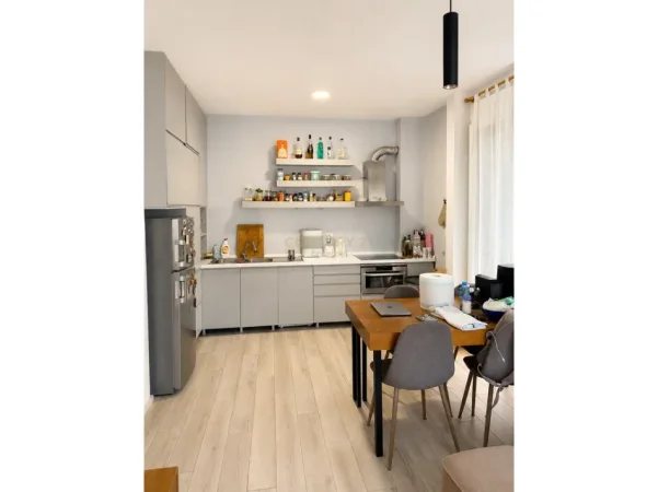 Tirane, jepet me qera apartament 1+1+Ballkon Kati 5, 75 m² 650 € (stadiumi dinamo)