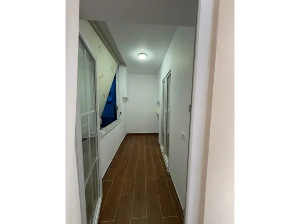 Tirane, jepet me qera apartament 1+1 Kati 3, 50 m² 163.000 € (pazari i ri)