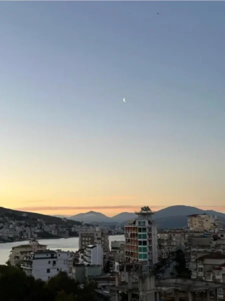 Sarande, jepet me qera nga Pronari, pa-komision apartament 1+1+Ballkon Kati 3, 70 m² 350 €