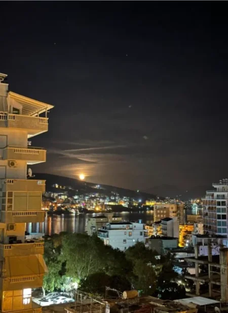 Sarande, jepet me qera nga Pronari, pa-komision apartament 1+1+Ballkon Kati 3, 70 m² 350 €