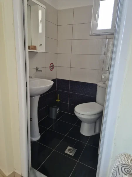Sarande, jepet me qera nga Pronari, pa-komision apartament 1+1+Ballkon Kati 3, 70 m² 350 €