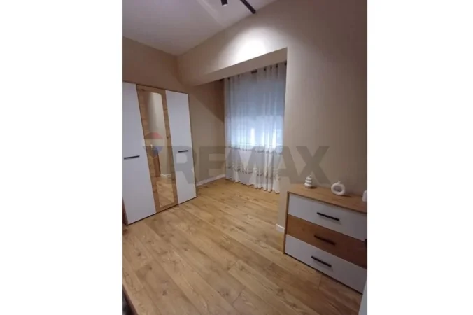 Tirane, jepet me qera apartament 2+1 Kati 4, 93 m² 750 € (Brryli)