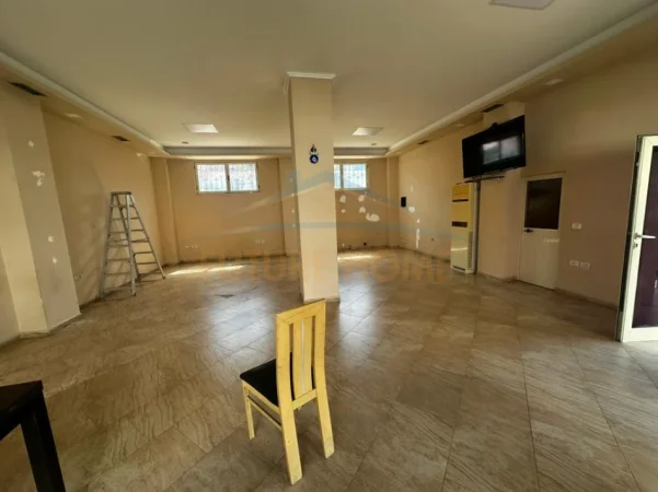 Durres, jepet me qera ambjent biznesi Kati 0, 70 m² 400 € (Lagja 16, Durrës)