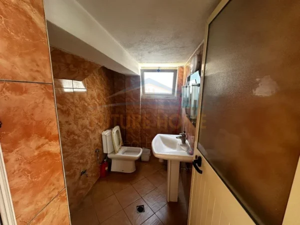 Durres, jepet me qera ambjent biznesi Kati 0, 70 m² 400 € (Lagja 16, Durrës)