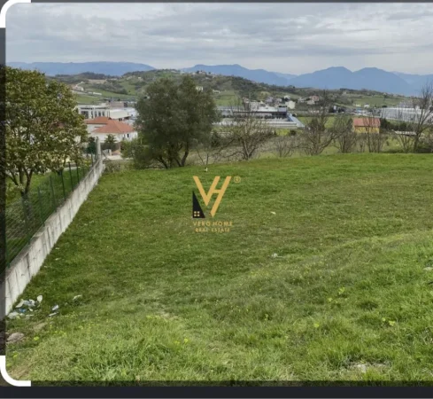 Tirane, shitet truall , 11.000 m² 370.000 € (FUSHE PREZE)