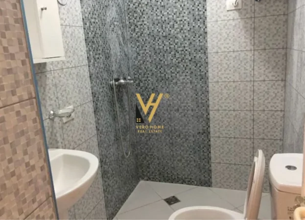 Tirane, jepet me qera garsonier Kati 1, 40 m² 420 € (RRUGA FORTUZI)
