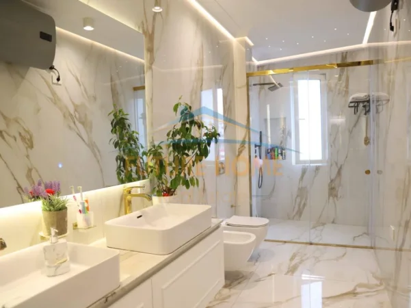shitet apartament 4+1+Aneks+Ballkon Kati 6, 257 m² 650.000 €