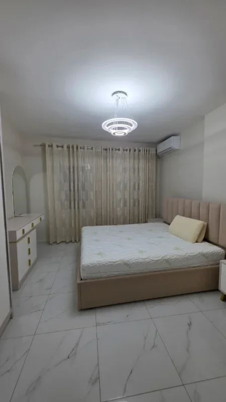 Tirane, jepet me qera Mine Peza tek Prokuroria Apartament 2+1 Kati 6 800 €