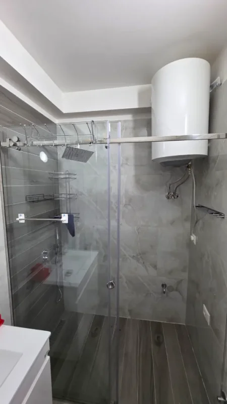 Tirane, jepet me qera apartament 1+1 Kati 6, 600 € (Mine Peza tek rruga e prokurorise)