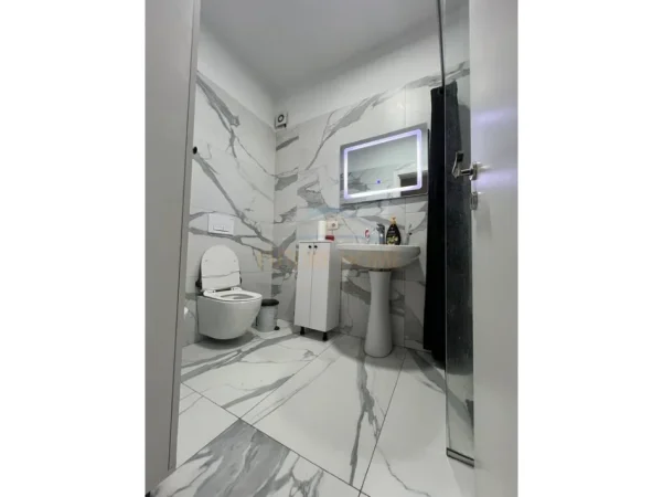 Tirane, shitet apartament 2+1 Kati 6, 92 m² 174.800 € (Rruga e Dibres)