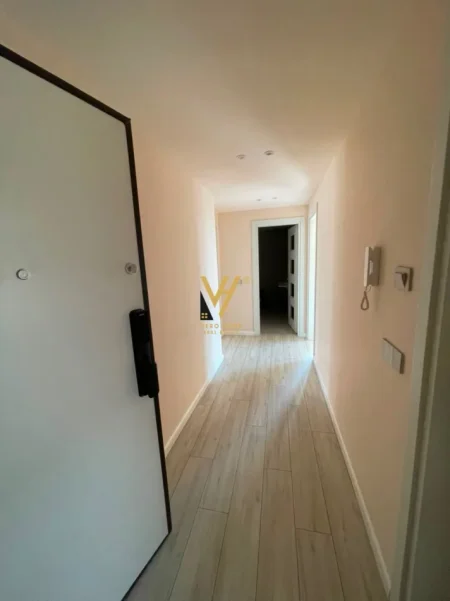 Tirane, jepet me qera ambjent biznesi Kati 7, 105 m² 1.450 € (RRUGA E KAVAJES)