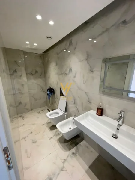 Tirane, jepet me qera ambjent biznesi Kati 7, 105 m² 1.450 € (RRUGA E KAVAJES)