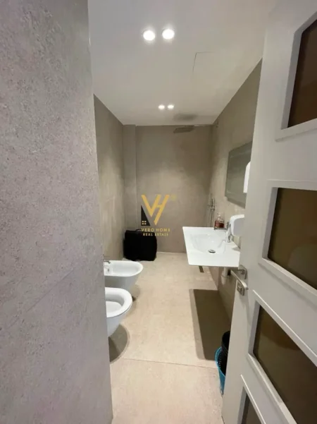 Tirane, jepet me qera ambjent biznesi Kati 7, 105 m² 1.450 € (RRUGA E KAVAJES)