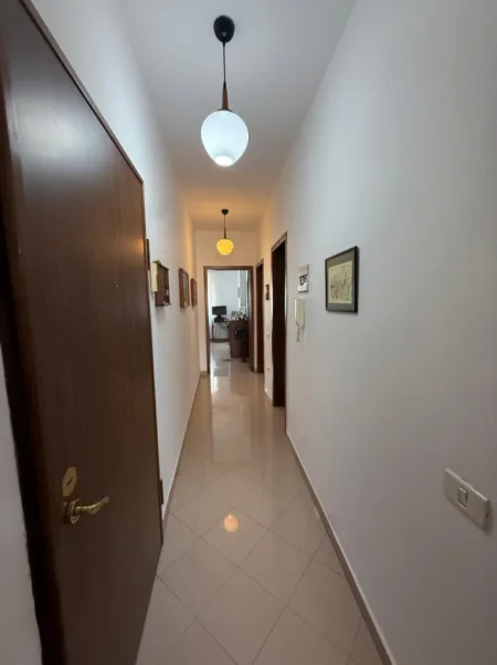 Tirane, shitet apartament 2+1+Ballkon Kati 6, 91 m² 240.000 € (Pazari i Ri)