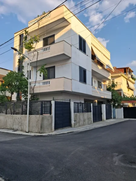 Tirane, jepet me qera apartament 2+1+Aneks+Ballkon Kati 2, 110 m² 480 € (Rruga Njazi Meka)