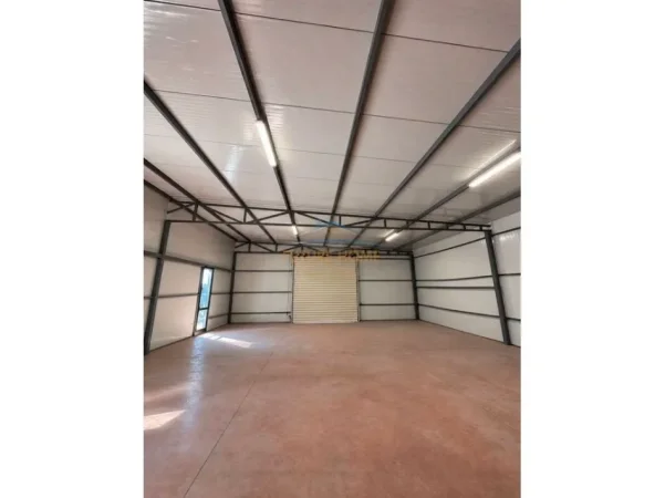 Tirane, jepet me qera magazine Kati 0, 240 m² 700 € (Valias,Kamez)