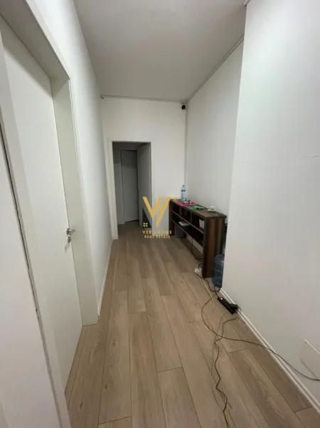Tirane, jepet me qera ambjent biznesi Kati 2, 105 m² 1.450 € (RRUGA E KAVAJES)