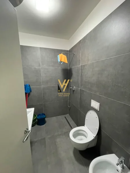 Tirane, jepet me qera ambjent biznesi Kati 2, 105 m² 1.450 € (RRUGA E KAVAJES)