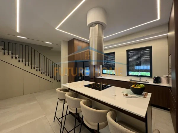 Shqiperi, shitet apartament duplex 3+1+Ballkon Kati 1, 650.000 € 