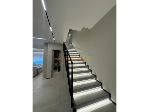 Shqiperi, shitet apartament duplex 3+1+Ballkon Kati 1, 650.000 € 